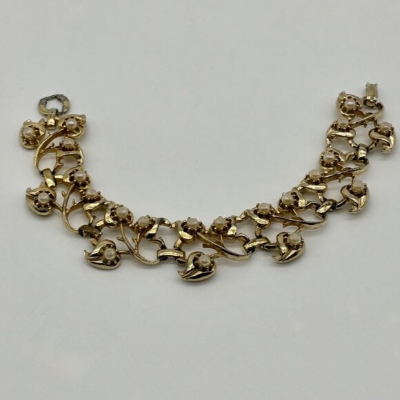 Vintage Bracelet Gold Tone Figural Vines and Leaves Faux Pearls Centers Unsigned - Picture 10 of 13